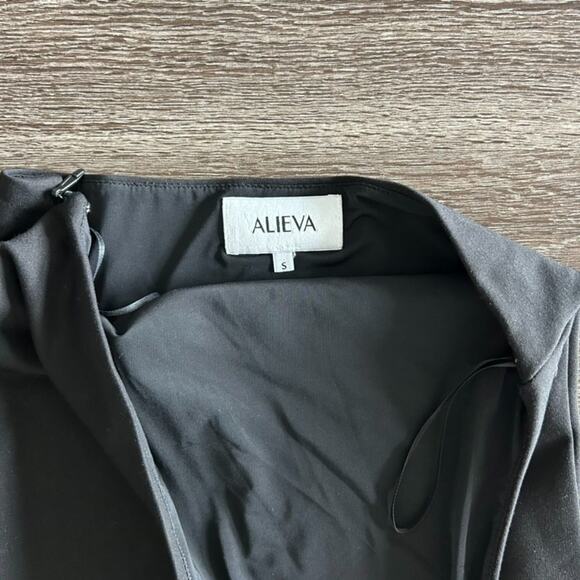 EUC Alieva Dasha Black One Shoulder Midi Dress Size Small Asymmetrical Bodycon - Picture 8 of 14